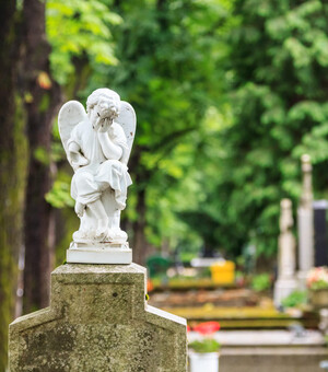 Коли прибирати кладовище перед Великоднем: найкращі дати та традиції