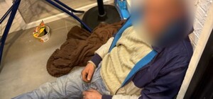 Одевали собачий ошейник и требовали деньги: в Одесской области молодые люди держали в неволе мужчину