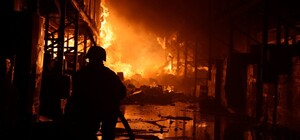 Ввечері у Дніпрі пролунали вибухи: росіяни атакували цивільний об'єкт