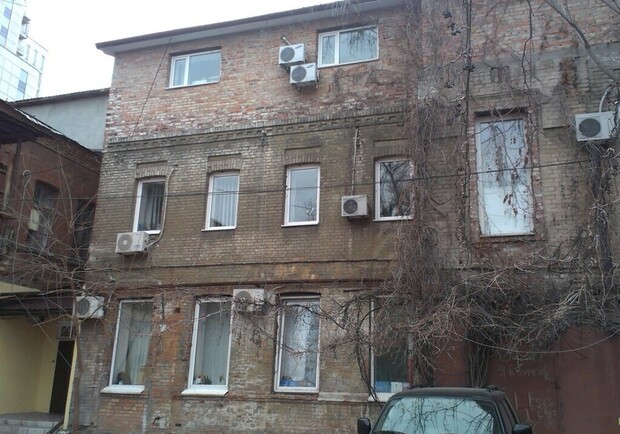 У центрі Дніпра продають семикімнатну квартиру: ПриватБанк виставив лот із можливістю редукціону 