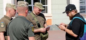 В ТЦК Днепра отреагировали на новость об избиении мужчины — заявили, что тот бежал и попал под авто