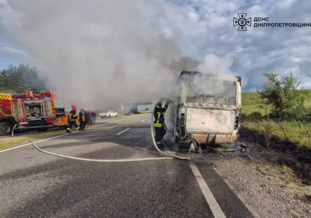 У Дніпропетровській області під час руху загорівся рейсовий автобус - 