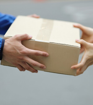 Порівнюємо Укрпошту, Нову пошту, Meest та Delivery: які ціни та терміни доставки