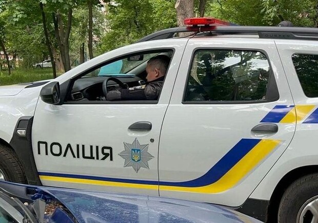 В Вольногорске полиция остановила двух подростков: один из них заявляет о применении силы - 