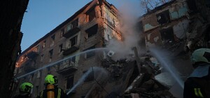 Киевщина оказалась под массированным российским ударом: есть погибшие, под завалами остаются люди