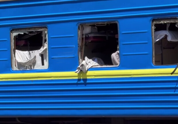 Внаслідок атаки по Дніпропетровщині постраждав поїзд "Одеса-Запоріжжя" - 