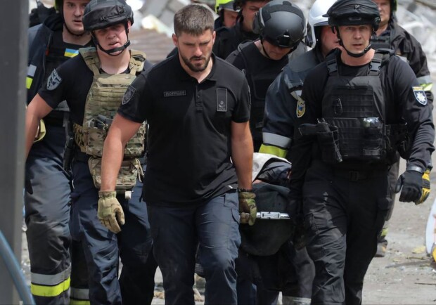 Масштабна атака на Дніпро: зруйновано школи, лікарні та житло, десятки поранених і загиблих 