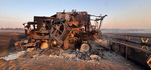 Оккупанты обстреляли комбайн и поле пшеницы в Харьковской области