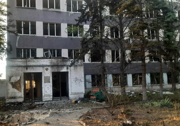 В Днепре русские дроны атаковали логистический центр: 12 прилетов, погибший - 
