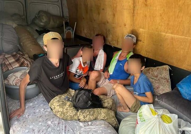 В Днепропетровской области семья с детьми пять суток укрывалась в лесу после авиаудара - 