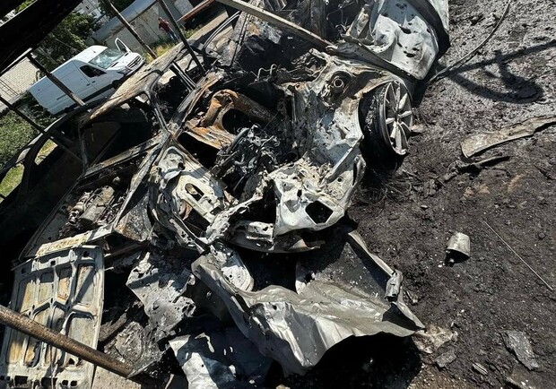 В Днепре ракета уничтожила автомобиль переселенки из Покровска 
