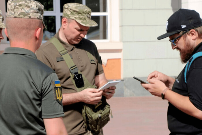 У працівників ТЦК з'являться бодікамери: вручення повісток фіксуватимуть з 1 вересня - 