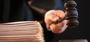 В Одесі офіцера ЗСУ судили за стрілянину в під’їзді: постріл пролунав під час конфлікту з доставником піци