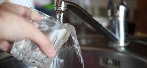 В Днепре будут отключать воду должникам в двух районах: опубликованные адреса