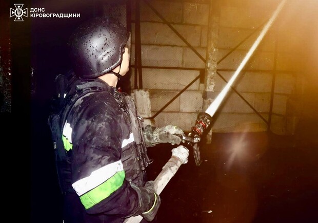 Наслідки російської атаки. Фото: ДСНС