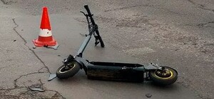 На Львівщині чоловік помер після падіння з електросамоката 