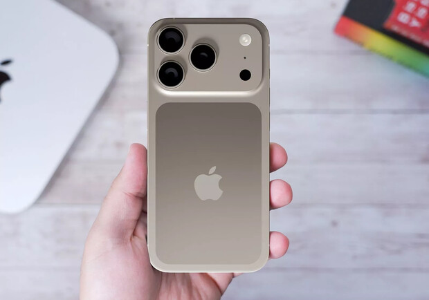 iPhone в руке. 