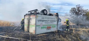 На трасі біля Дніпра після ДТП загорілися вантажівка та легковик: один водій у лікарні