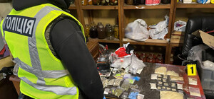 В Одесі затримали двох чоловіків за збут наркотиків і психотропів: їм загрожує до 10 років в’язниці