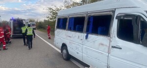 На трассе Киев – Одесса возле села Хоминка перевернулся микроавтобус: движение затруднено, пострадали люди (обновлено)