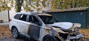 Поджог автомобилей на Черемушках в Одессе: полицейские задержали виновного