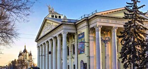 В Запорожье семьи погибших защитников пригласили на спектакль 