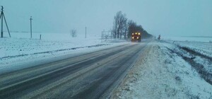 На півночі Одещини випав мокрий сніг: дорожні служби працюють, проїзд забезпечено