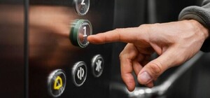 Застряг у ліфті у Львові: як викликати аварійну службу