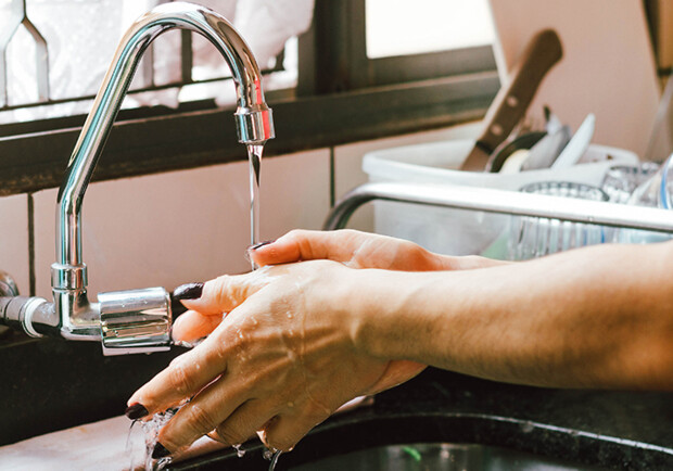 Третю добу без води: у Дніпрі мешканці лівобережного району чекають завершення ремонту 