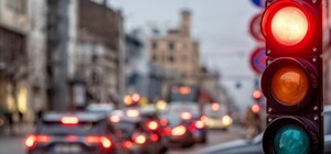 В Одессе ежедневно в 9:00 останавливается движение на восьми перекрестках: светофоры работают в режиме 