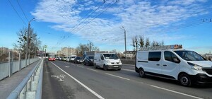 На шляхопроводі на вулиці Сяйво облаштували велосмуги 