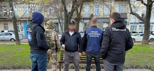 Пытался избежать наказания за пророссийские сообщения: в Одессе иностранец хотел подкупить правоохранителя
