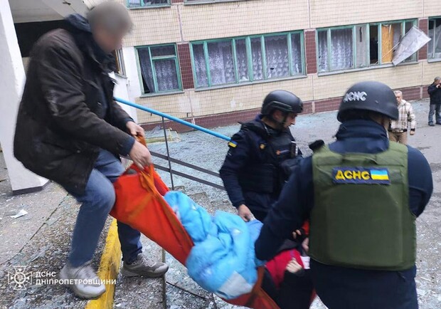 Атака РФ на Кривий Ріг: серед постраждалих є дитина, рятувальники ліквідовують наслідки 