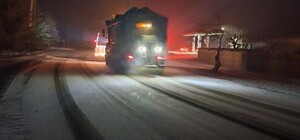 Йде крижаний дощ: дорожники Харківської області працюють у посиленому режимі