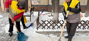 Гололедица сковала дороги в Днепре: общественный транспорт постепенно восстанавливает движение