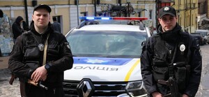 У Львові біля вокзалу двоє хлопців вирвали у жінки з рук сумку з 60 тисяч гривень