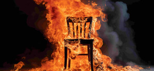 У Чугуєві поліцейські врятували подружню пару з будинку, що загорівся внаслідок обстрілу (відео)