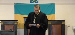 Судья, кусавший полицейских, возглавил суд в Одесской области и уже имеет новый срок в должности