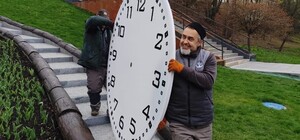 В Саржином яру обновляют часы