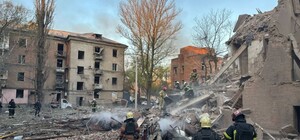 Массированная атака на Днепр 25 апреля: из-под завалов достали погибших, людей еще ищут