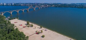 В Днепре проверили воду на пляжах: где самое чистое и куда лучше не ехать