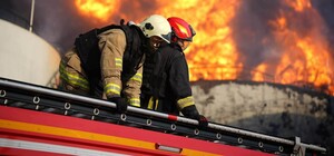 РФ обстріляла промисловий об'єкт на Одещині: горів резервуар з олією