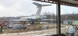 Під Києвом продають будинок із літаком 