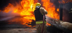 РФ нанесла ракетный удар по Одессе: город окутало дымом