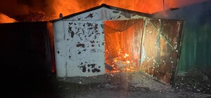 Нічна атака ворога на Одещину: під ударом опинилися промислове підприємство та гаражний кооператив