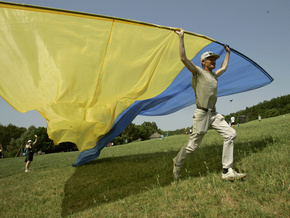 Поучаствовать в развертывании флага смогут все желающие. Фото с сайта img.com.ua
