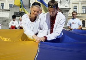 В Днепропетровске развернули самый большой государственный флаг в мире. Фото с сайта: korrespondent.net