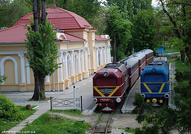 К услугам юных пассажиров на Днепропетровской детской железной дороге два локомотива. Фото с сайта ukraine-in.com.ua