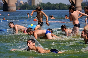 Плаванию будут обучать до конца лета. Фото с сайта blogr.dp.ua