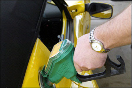 Заливать в топливный бак солярку по-прежнему выйдет дешевле. Фото с сайта xauto.com.ua